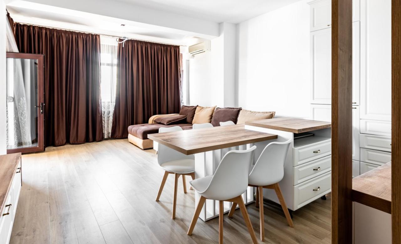 Sns Regal Apartment Mamaia